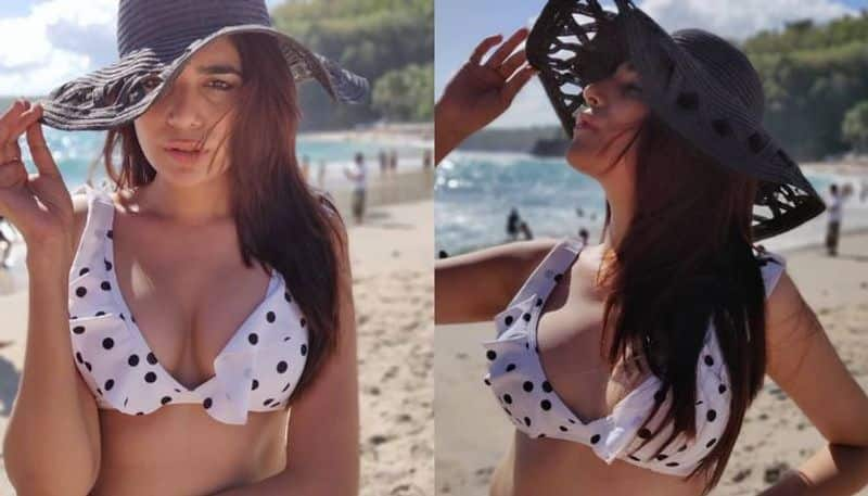 Muslim actress Anjum Fakih s family angry for wearing a bikini mrq