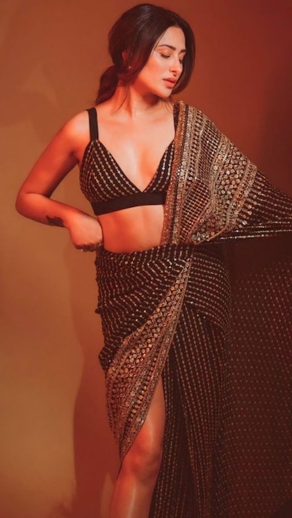 भाभियां मांगेंगी उधार, मायके में पहनें 8 Designer Blouse Design