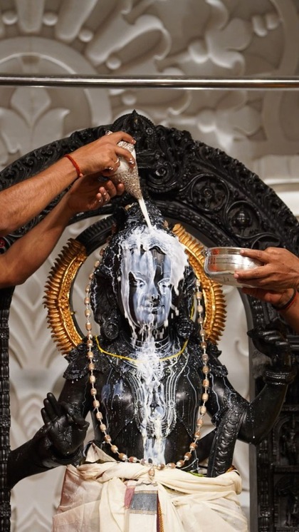 <p>भगवान राम जन्मस्थली अयोध्या के लिए देश के इस शहर से शुरू हुई डायरेक्ट उड़ान सर्विस वाली फ्लाइट बंद करने का ऐलान कर दिया गया है। </p>

