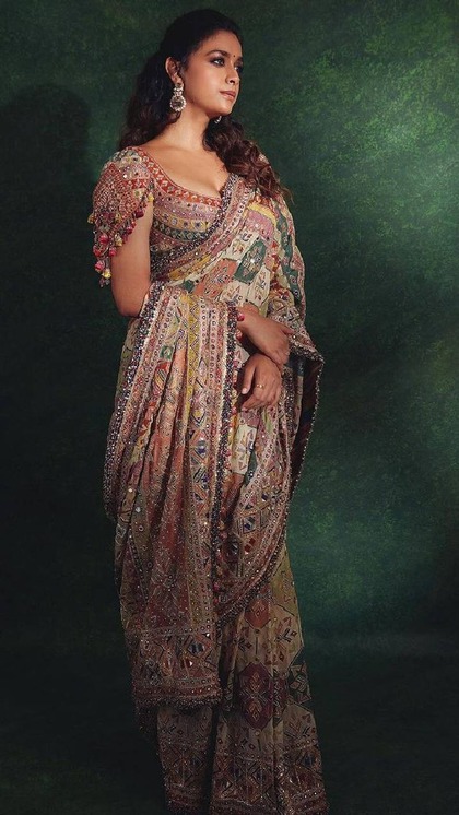 सादगी में चार चांद लगा देंगे, Keerthy Suresh के 8 Trendy Blouse Design