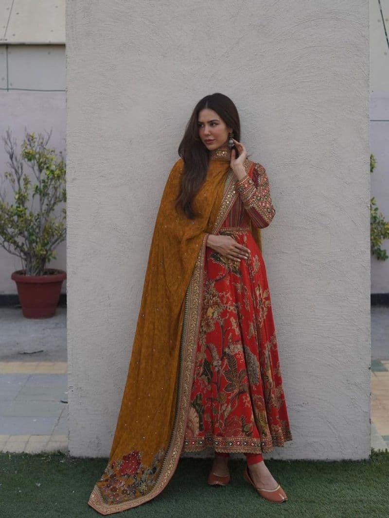 Sonam Bajwa Anarkali suit for Eid-Ul-Adha zkamn