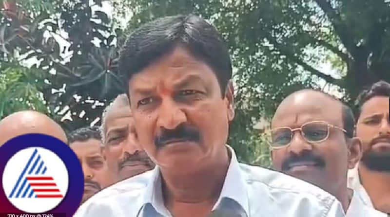 Ramesh jarkiholi outraged against athani MLA Laxman savadi at chikkodi rav