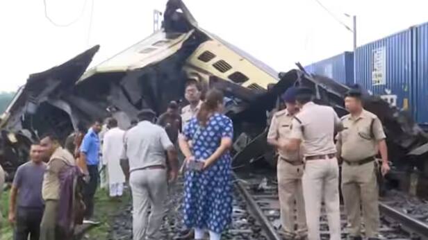 west Bengal, train accident