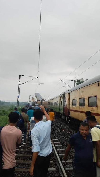 <p>यदि आप लंबी दूरी की यात्रा कर रहे हैं, तो आपको रेलवे की ट्रैवल इंश्योरेंस पॉलिसी का लाभ जरूर लेना चाहिए। आपको यहां रेलवे की इस सुविधा के बारे में बताते हैं।</p>
