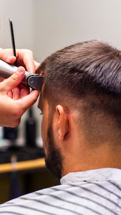 Haircut: సెలూన్‌లో హెయిర్ కట్ చేసుకుంటారా? ఈ జాగ్రత్తలు పాటించాల్సిందే