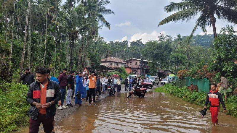 Karnatka rains update heavy rain in chikkamagaluru district today rav