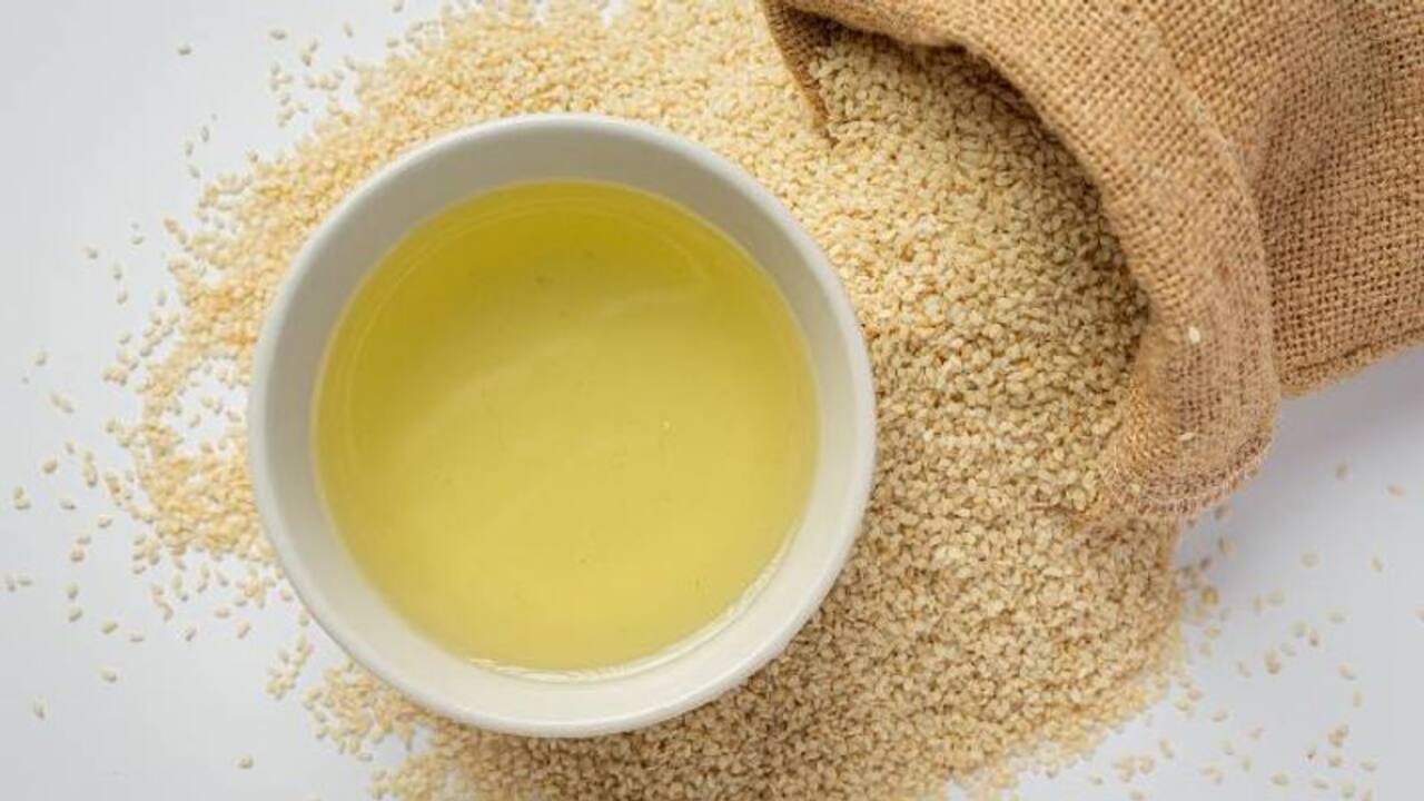 तिल का ताड़ नहीं, तेल से बनाएं खाना, कई हेल्थ प्रॉब्लम्स को जड़ से उखाड़ फेंकता है Sesame Oil