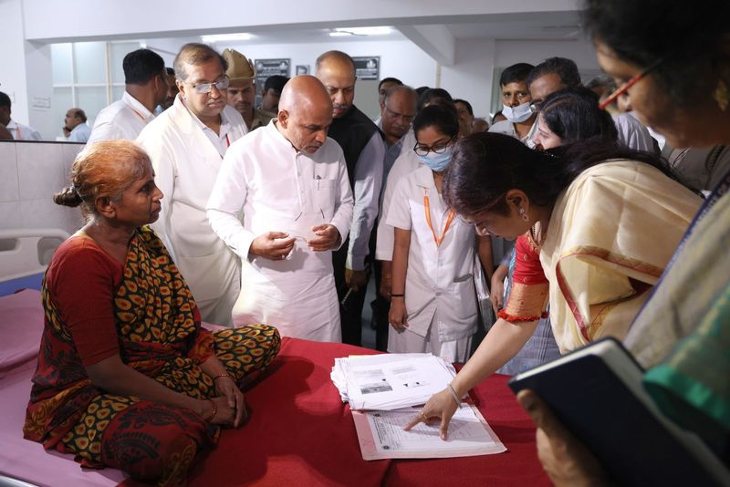 Minister Sharan Prakash Patil sudden visit to Kidwai-Indira Gandhi Children's Hospital today at bengaluru rav