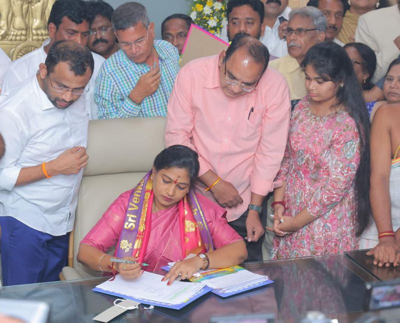 Andhra Pradesh Home minister Vangalapudi Anitha Strict orders GVR