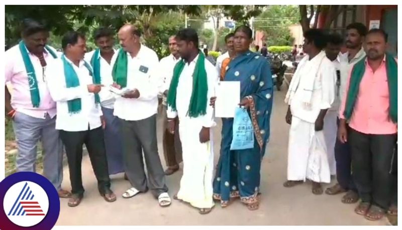 Chitradurga Farmers protest against Forest Department gow