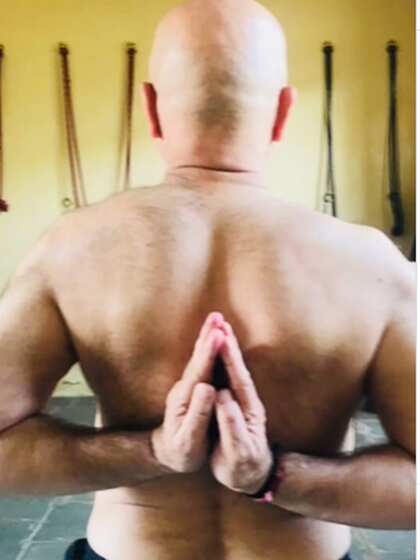 Akshay Kumar पानी के अंदर करते हैं Yoga,इन एक्टर के रुटीन में है शामिल