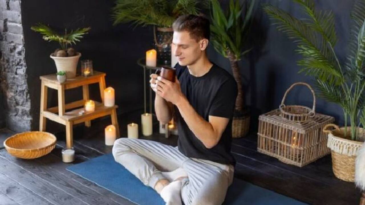 मेंटल से लेकर फिजिकल हेल्थ तक होगी दुरस्त, Yoga के असर को दोगुना करते हैं Essential Oils