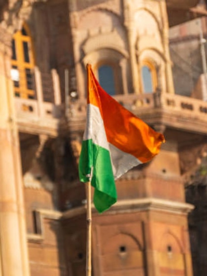 <p>स्क्रीन पर निर्देश प्रदर्शित होंगे। उन्हें देखकर नेक्स्ट पर क्लिक करना है। उसके बाद अपना नाम, मोबाइल नंबर और राज्य का नाम फीड करें।</p>
