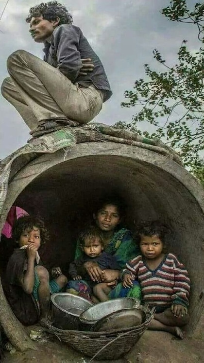 <p>बीपीएल कार्ड के लिए  खाद्य एवं रसद विभाग की वेबसाइट  fcs.up.gov.in पर जाकर आवेदन कर सकता है। इसके लिए क्षेत्रीय कार्यालय में जाकर भी एप्लाई कर सकते हैं। <br />
 </p>
