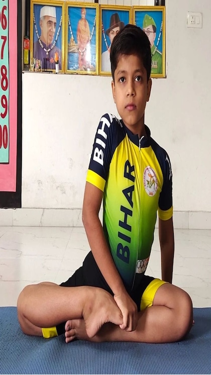 <p>बिहार के गया के रहने वाले रुद्र प्रताप सिंह ने अपनी योग साधना के बूते महज 12 साल की उम्र में जो मुकाम हासिल किया है, उसे जानकर पुरा विश्व अचंभित हो उठेगा।</p>
