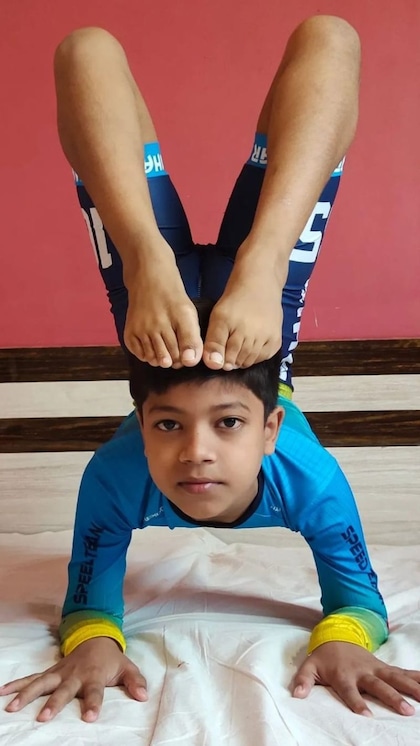 <p>गया में वैसे तो योगसाधना के लिए भगवान बुद्ध की धरती पूर्व विश्व में चर्चित हैं लेकिन जिस उम्र में बच्चे मां के आंचल छिपे रहते है, उस उम्र में ये बच्चा योगासाधना का पुजारी बन गया।</p>
