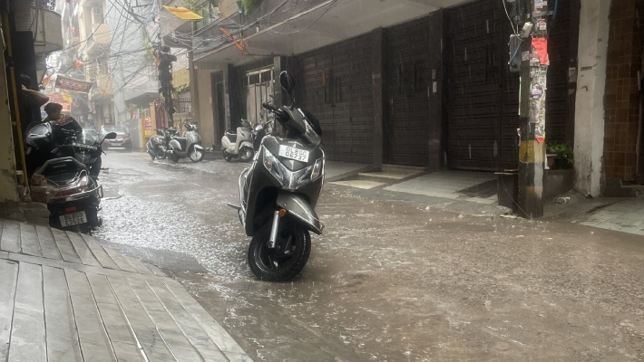 Monsoon Alert IMD forecast Heavy rain fall in Karnataka Red alert in Costal districts ckm