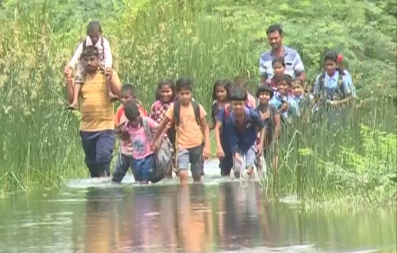 Education of Ingalanala Vijayapur School children is a problem due to overflowing water well gvd