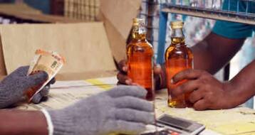 Employee suspended for buying extra Rs 10 for a bottle of liquor at a Tasmac shop KAK