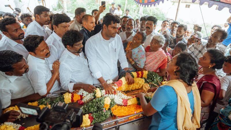 Kallakurichi incident.. SG Suryah gave one lakh to the family of the victim on behalf of BJP tvk