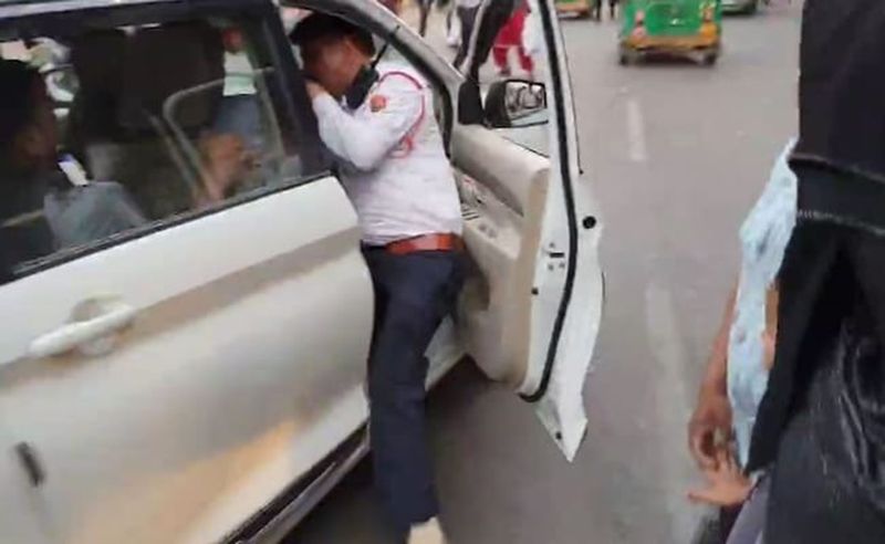 On Camera, Haryana Traffic Cop Dragged By Drunk Driver, Video Viral sgb