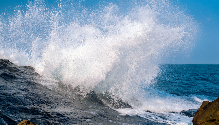 INCOIS has issued  Red alert for Kerala Coast High waves and kallakkadal phenomenon expected today