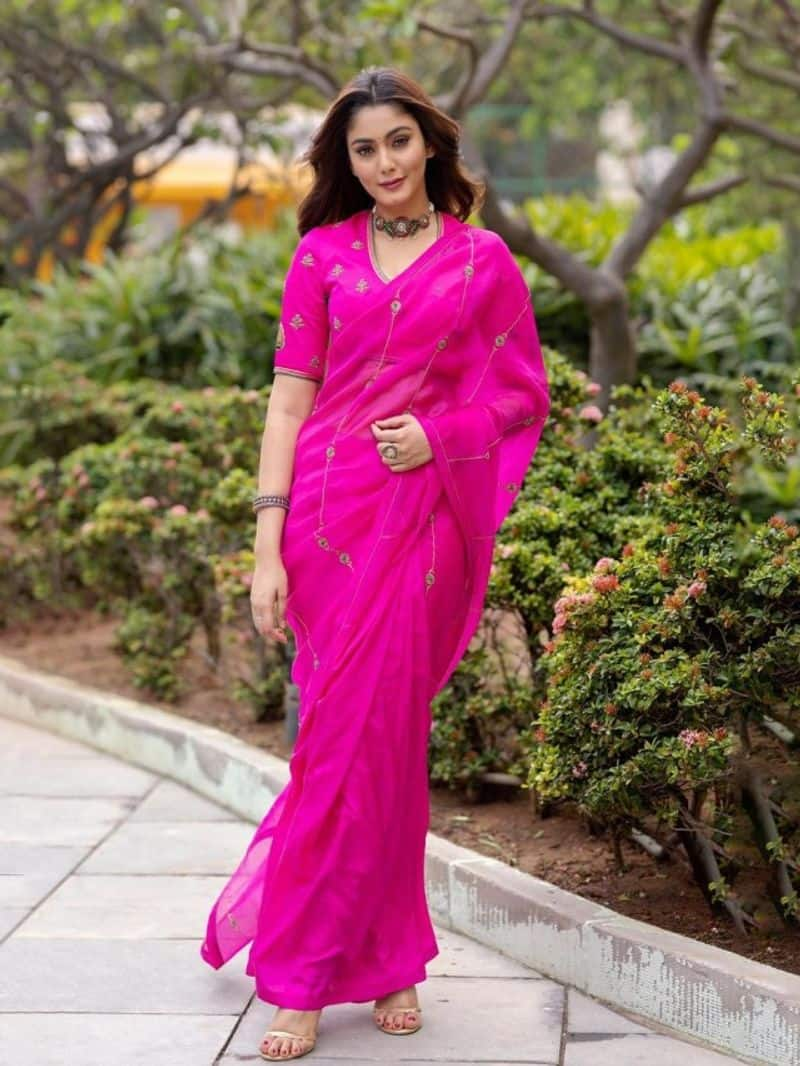 Sana Makbul Latest designer saree 2024 zkamn