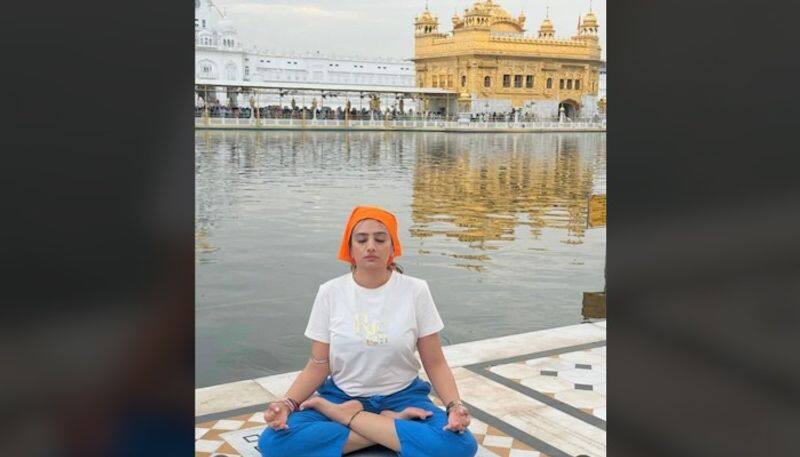 Influencer Archana Makwana faces legal action for performing yoga inside Golden Temple; check details AJR