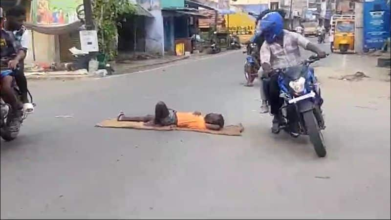 Traffic in Salem affected due to drunken youth lying on the road vel