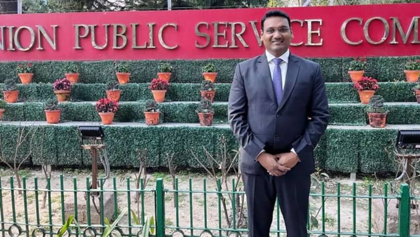 UPSC Success Story: IIT टॉपर जॉब छोड़ी, 4 बार यूपीएससी में फेल, दोस्त देने लगें ताने, फिर ऐसे बनें IAS