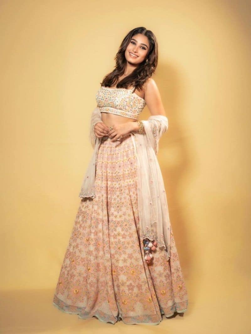 Rasha Thadani latest lehenga image zkamn