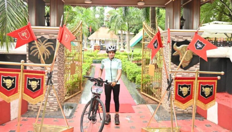 Kanyakumari to Siachen Asha Malviya who is doing a solo cycle journey  is honored by the Pangod Military Center