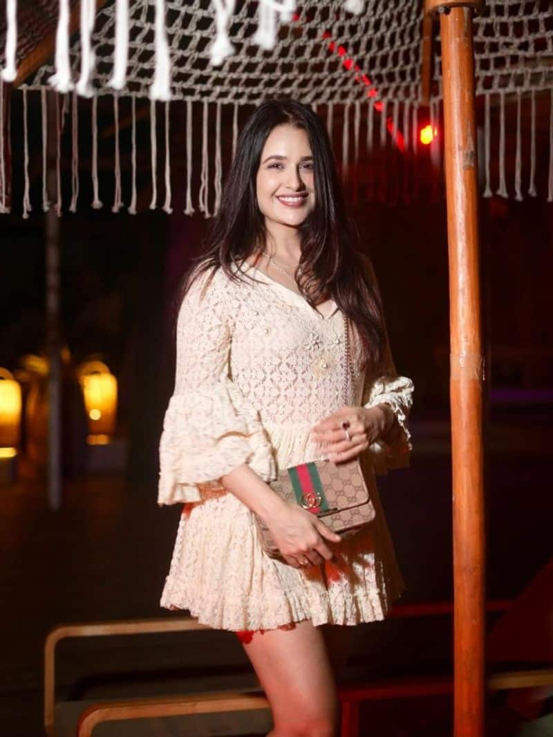 yuvika Chaudhary Western outfit zkamn