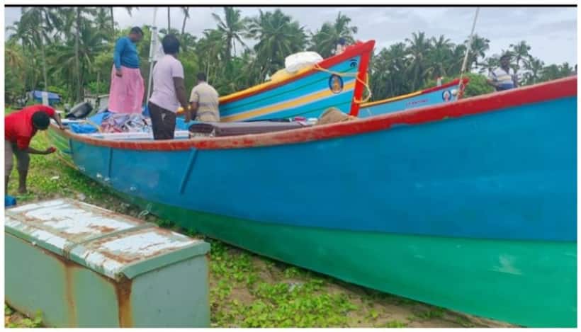 തമിഴ്നാട് രജിസ്ട്രേഷനുള്ള മത്സ്യബന്ധന വള്ളങ്ങളിൽ കേരളത്തിന്റെ കളർകോഡ്; നടപടിയുമായി   മറൈന്‍ എന്‍ഫോഴ്‌സ്‌മെന്റ്