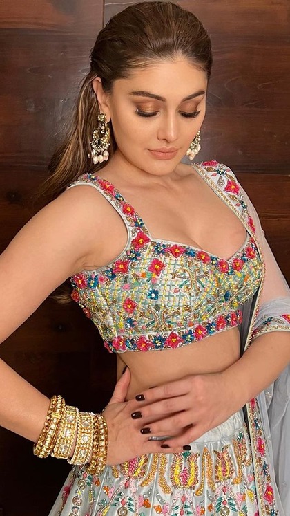 <p>अगर आप भी साड़ी-लहंगे के लिए अलग-अलग ब्लाउज खरीदकर परेशान हो गई हैं तो हम आपके लिए ब्लाउज के लेटेस्ट डिजाइन लाये हैं जो लहंगा-साड़ी दोनों को गजब लुक देंगे।</p>
