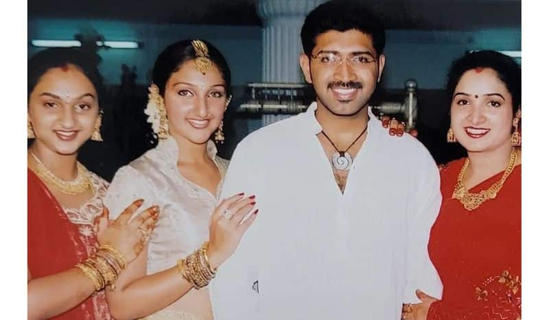 Arun Vijay with his sisters anitha vijayakumar Preetha and sridevi viral throwback photos gan