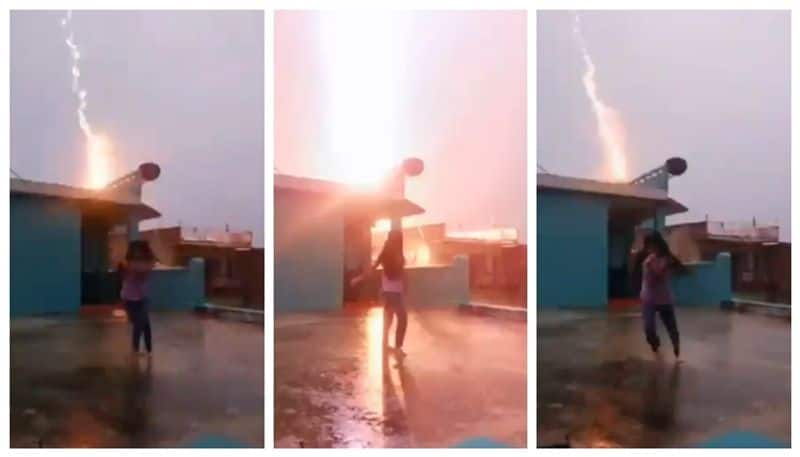 Video of girl running away in fear of unexpected lightning while shooting reels in the rain has gone viral 