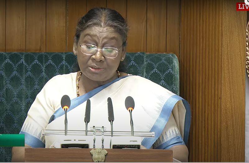 President Droupadi Murmu address joint sitting of Parliament opposition uproar over speech ckm