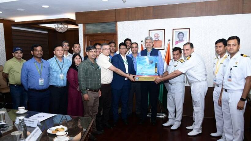 Indian Navy की ताकत बना Chaff Rocket...पकड़ न पाएगा दुश्मन का रडार, खासियत सुनकर दुश्मनों के उड़ जाएंगे होश