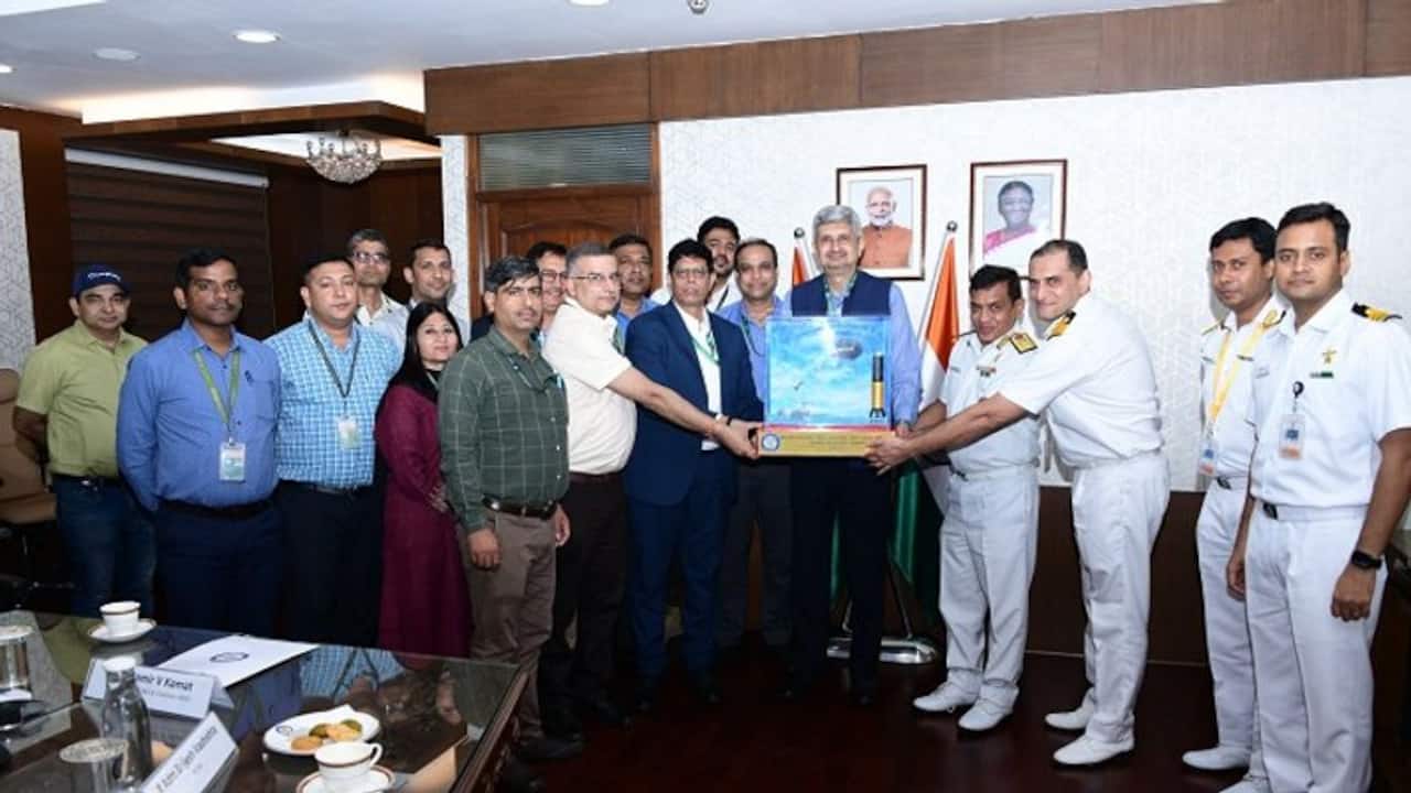 Indian Navy की ताकत बना Chaff Rocket...पकड़ न पाएगा दुश्मन का रडार, खासियत सुनकर दुश्मनों के उड़ जाएंगे होश