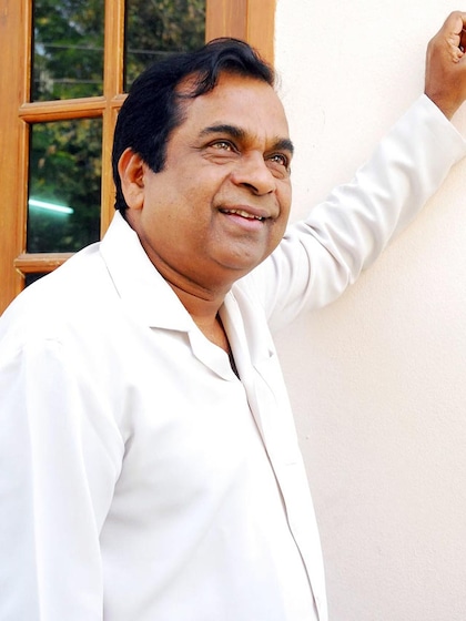 <p>మన గురించి మన వెనకాల ఎవరైనా మాట్లాడుతున్నారంటే. వాడు వెనక ఉన్నాడని నువ్వు ముందు ఉన్నావని అర్థం. <br />
 </p>

