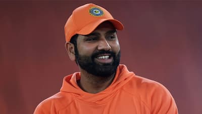 ధోని, కోహ్లీల‌ను దాటేసి క్రిస్ గేల్ రికార్డును బ‌ద్డ‌లు కొట్టిన రోహిత్ శ‌ర్మ‌ 