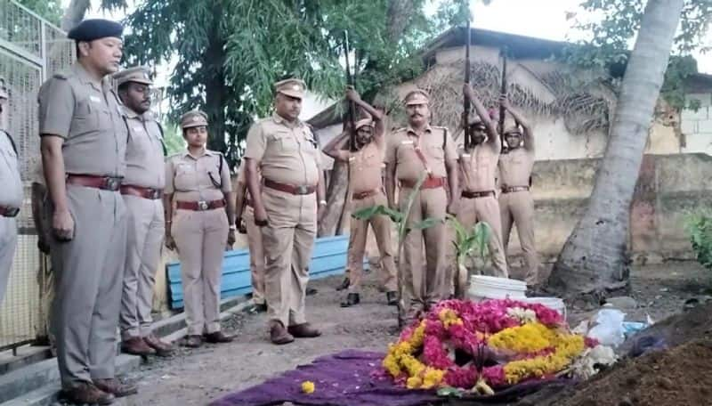 Thanjavur Police Force Sniffier Dog Cesar died after 9 years of duty funeral in DIG Office ans