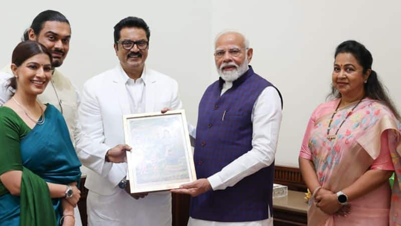 Varalaxmi Marriage Pm Modi Meets Sarathkumar's Family and Pm told this to Radhika Rya