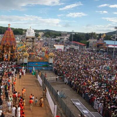 వేసవి సెలవులు అయిపోతుండడంతో..Tirumala కు భారీగా భక్తులు...దర్శనానికి ఎంత సమయమంటే!