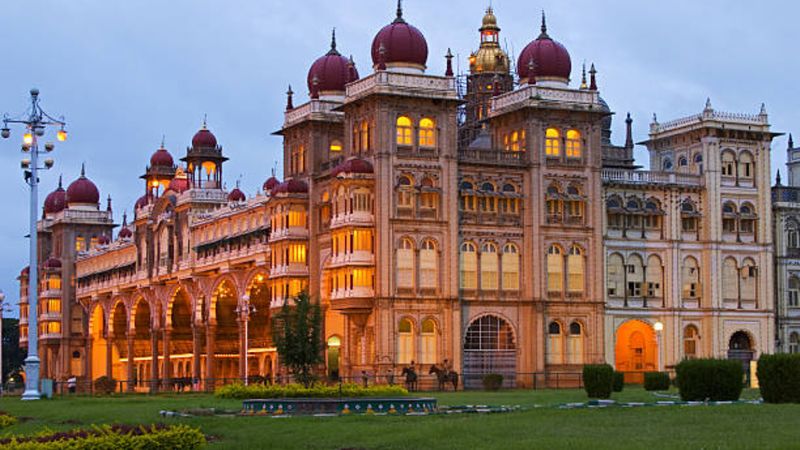 Even Yaduveer Wadiyar dont know how many rooms are there in Mysuru palace bni