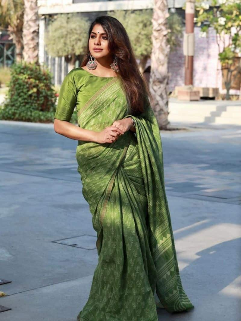 Meera Nandan latest stylish saree image zkamn