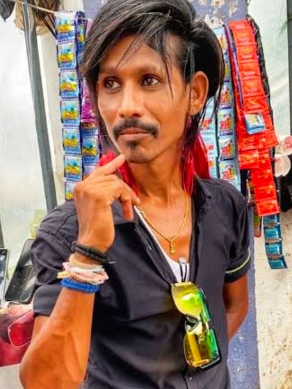 <p>डॉली चायवाला अब नागपुर का एक जाना-माना नाम बन चुके हैं, जिन्होंने माइक्रोसॉफ्ट के को-फाउंडर बिल गेट्स को चाय पिलाकर सुर्खियां बटोरीं।</p>
