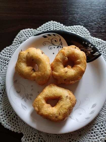 Uzhunnu Vada (Medu Vada)