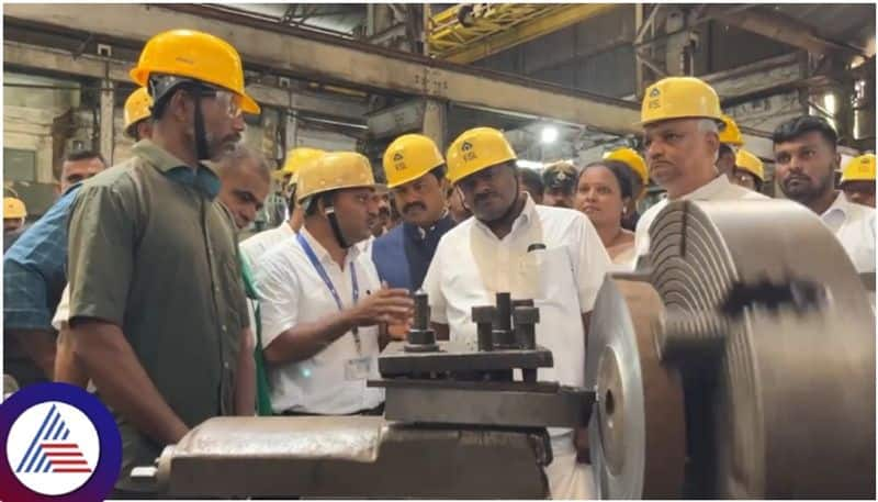 Union industry minister HD Kumaraswamy visit Bhadravathi VISL plant in Shivamogga sat